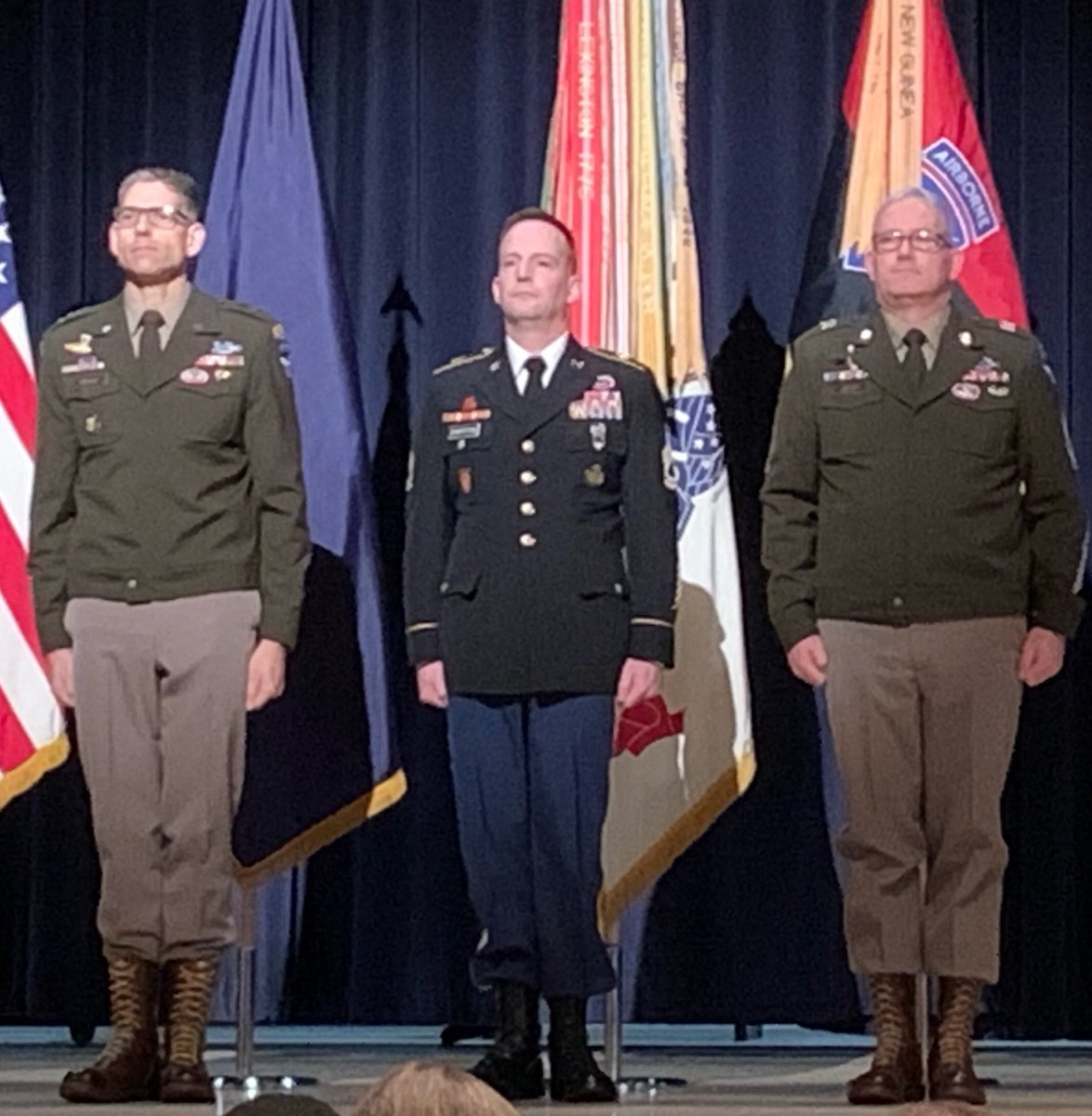 brian_eifler's tweet photo. Proud to see our own SFC Chapoton awarded the NCOA Vanguard award for heroism.
#SoldiersMedal
#BackboneOfTheArmy
@NCOA_USA
@11thAirborneDiv
@USArmySMA
@11thAbnCSM https://t.co/XagDhtKqHB