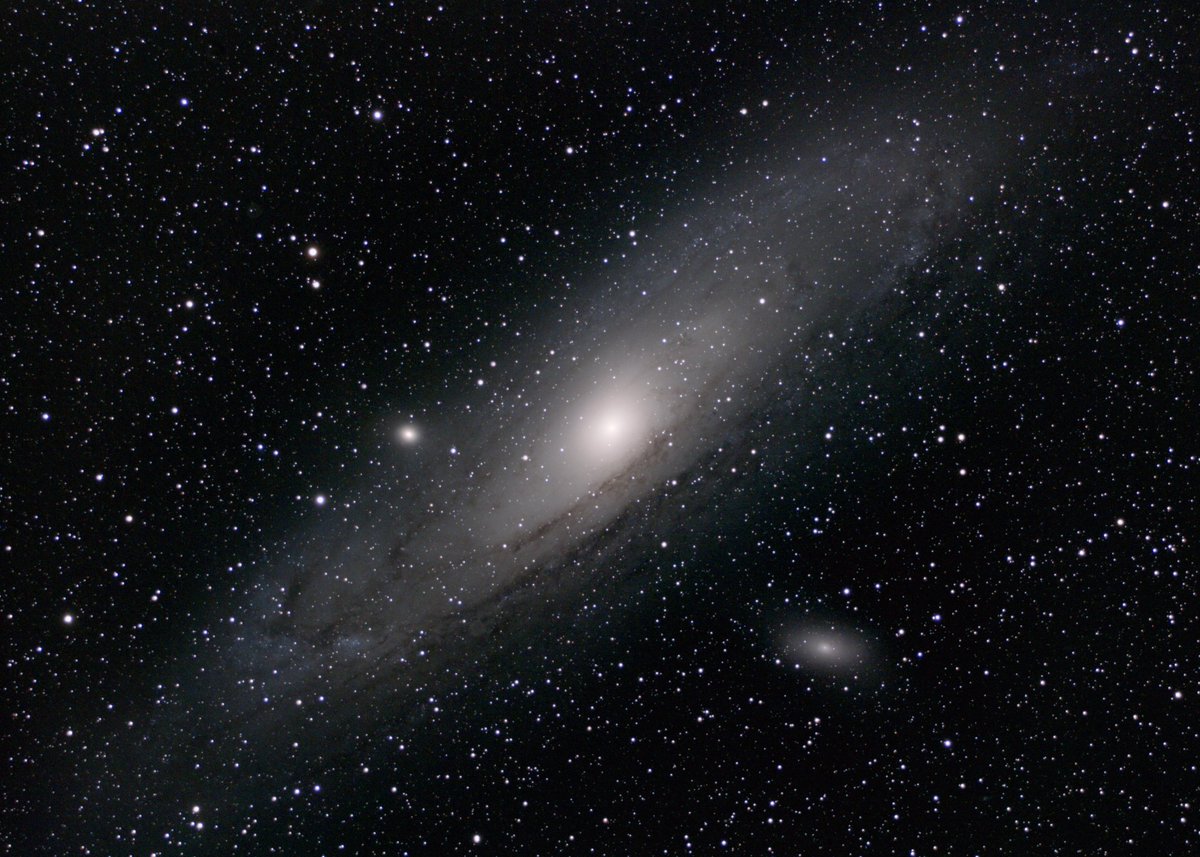 pals_astro67234's tweet photo. The Andromeda Galaxy, our nearest neighboring spiral galaxy, is hurtling towards us at about 110 kilometers per second. But don't worry, it won't collide for billions of years! 🌠 #GalacticMotion https://t.co/Pn2fvTFbYu