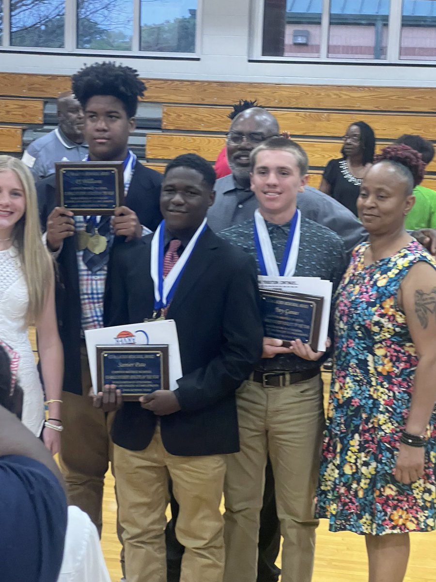 Trey97701455's tweet photo. Wrestling MVP
Co-Defensive MVP
Co-Student Athlete of the Year
#StudentAthlete #Hardwork @bunnlevelman @iam__pjwilliams @SamierPate @JRoland1408 https://t.co/7ntc5QwZ0V