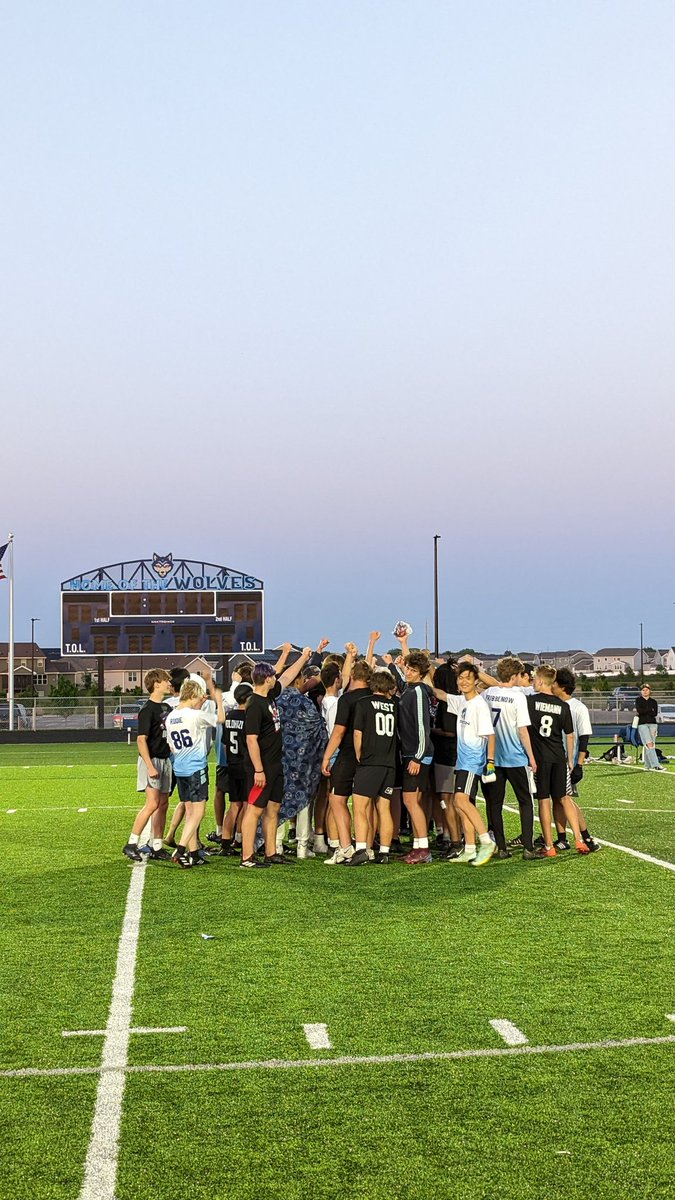 SPOpenUltimate's tweet image. Third place in our league this season!  On to State and a rematch of our rematch with Middleton.  9 AM Saturday on the University Bay Fields in Madison.  Be there.  #spunited #sunprairieschools #sunprairie