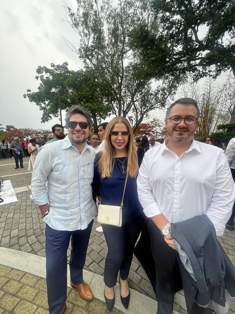 #25DeMayo en #Honduras: Gran fiesta de la #Argentina 🇦🇷 

#Argentina celebra el Día de la Patria en conmemoración de la Revolución de Mayo ocurrida el 25 de mayo de 1810. 

Gran trabajo de <a href="/argenhonduras/">Embajada Argentina en Honduras</a>, el Emb. <a href="/PabVilas/">PabVilas</a> y su equipo <a href="/VizanFer/">Fer Vizán</a>