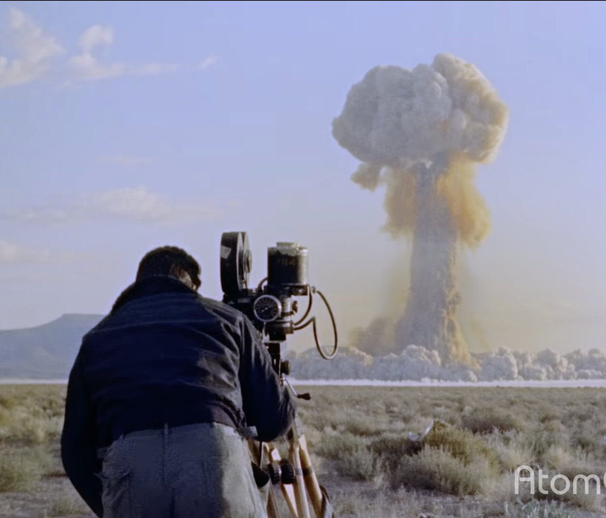 cirnosad's tweet photo. "You can't stare directly at a nuke it'll melt out your eyes".
Meanwhile https://t.co/EZ1LalgU2e