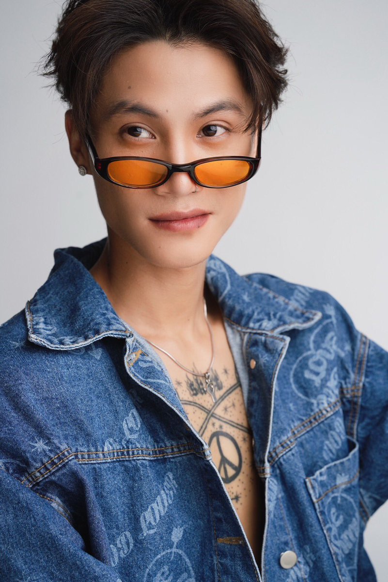 SECRET_Styled's tweet image. TARATIWAT x YELLOWSKRT ออกซิงเกิลใหม่สุดป๊อปชวนให้ยิ้มตาม กับเพลง “ลักยิ้ม ( รักแล้ว )”

อ่านเพิ่มเติม &amp;gt;&amp;gt; facebook.com/10008310746052…

#ลักยิ้มTARAxYELLOW #ลักยิ้มรักแล้ว #TARATIWATxYELLOWSKRT #TARATIWAT #YELLOWSKRT #YSFentertainment 
#SecretNews94