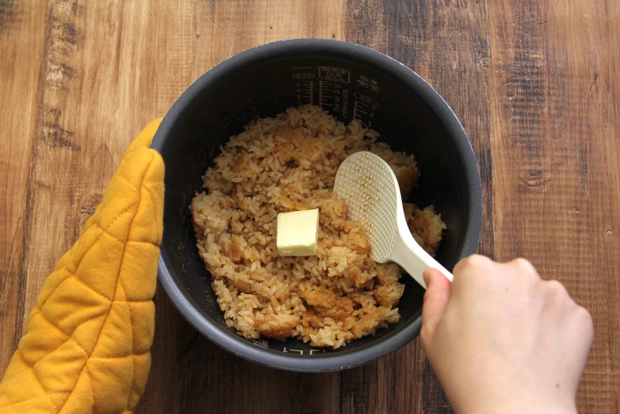 味噌などを使った味付けで、ぱくぱく食べられちゃいそう！とっても美味しそうな「おにぎり」のレシピ！