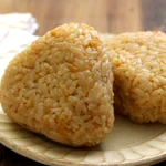 味噌などを使った味付けで、ぱくぱく食べられちゃいそう!とっても美味しそうな「おにぎり」のレシピ!