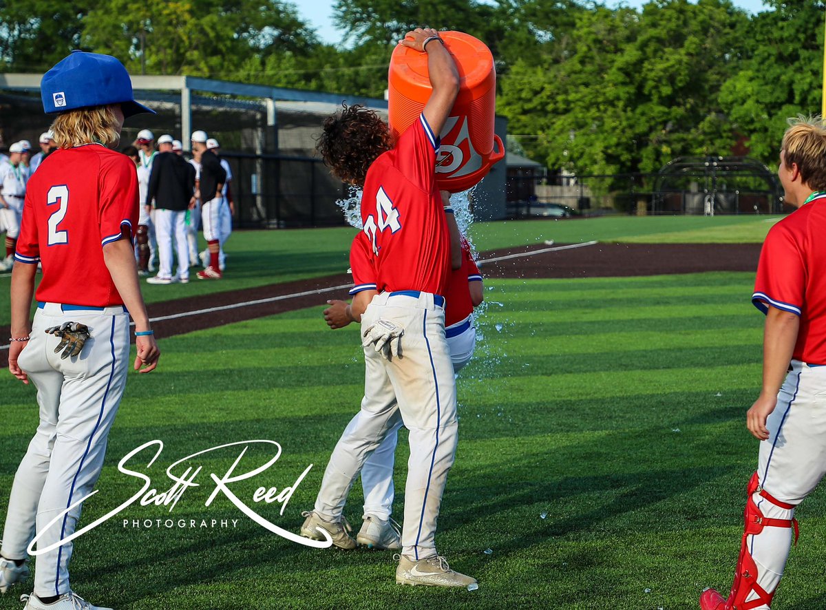 SR_Photog_Guy's tweet photo. @CoachA8 @HolmstromKeegan @SigmanZak #Keegβs dodge the Bucket once but Gatorade bath found #5 π±
What a performance ππΌ throwing darts π― 11 Kβs @maxpreps #Hounds #MovingDay #OCC #District3Champs #Grind4State https://t.co/zGByF9Fv8e
