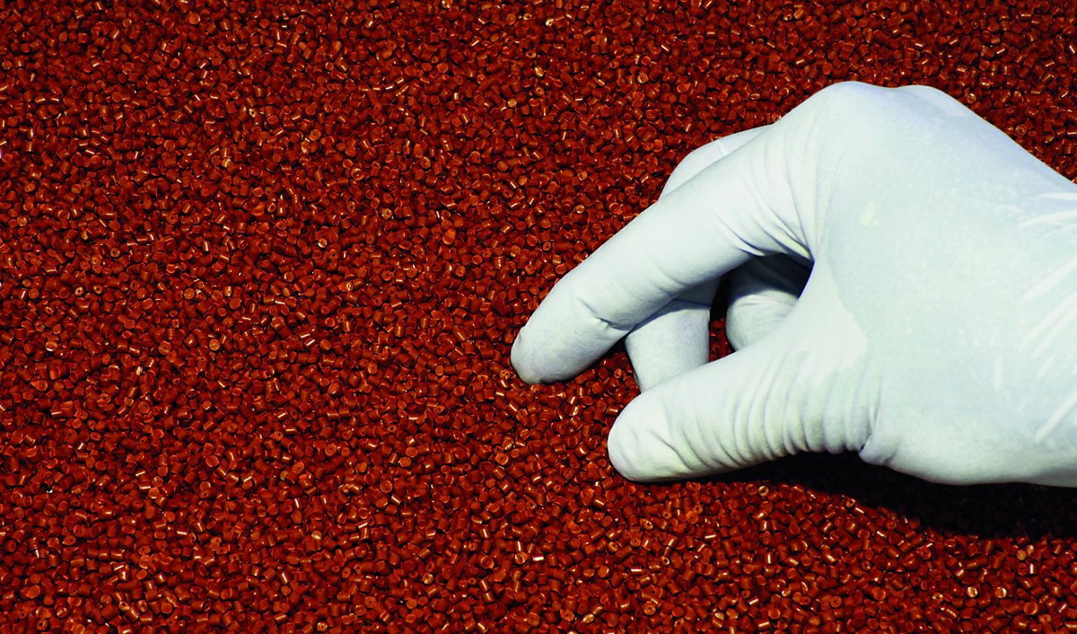 Leschaco_Group's tweet photo. Proper #logistics and handling of raw material #plastics is important for our #environment. Our latest #blogarticle is about plastics and the transformation from raw material to #hazardous material. Click here to read it: https://t.co/tyGHgrYSKe

#LeschacoBlog #dangerousgoods https://t.co/qLy5Z4SuaD