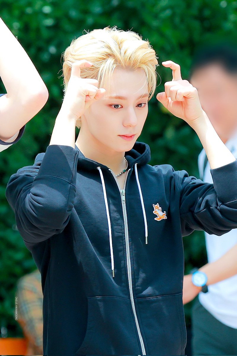 230524
👋👋
☝️☝️

#원어스 #환웅 #ONEUS #HWANWOONG