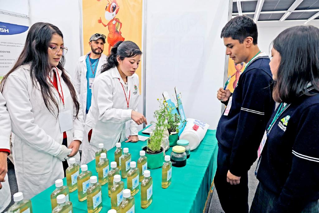 edomexinforma_'s tweet photo. Realizan Encuentro Estatal de Emprendimiento 2023 con la participación de estudiantes de nivel medio superior.

🔺Promueven la cultura emprendedora y el trabajo colaborativo entre estudiantes de este nivel educativo.

Más información: https://t.co/8HZ3mscpik https://t.co/xlqaeMvVHA