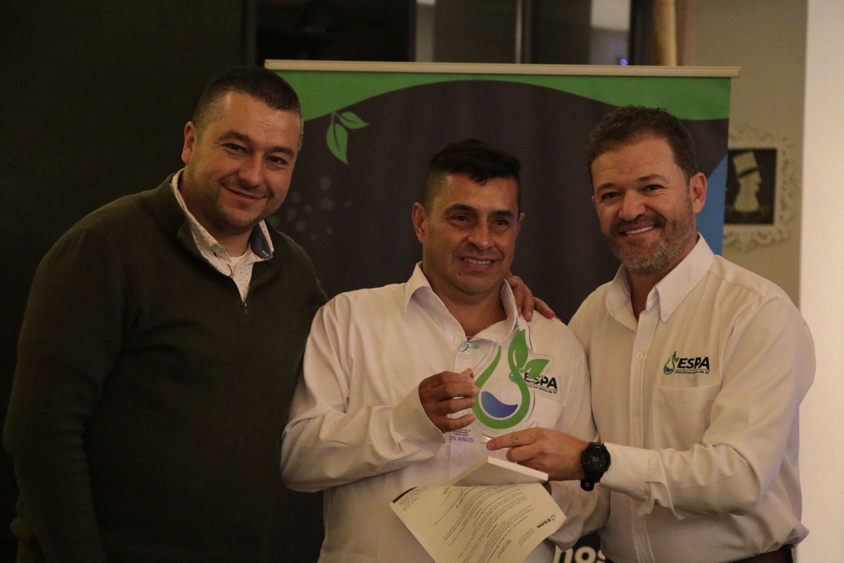 GildardoHurtado's tweet image. Hoy reafirmamos #NuestroCompromiso para que siga siendo de los marinillos, autónoma e independiente. 

Felices 25 años @espamarinilla 🎉 🎁