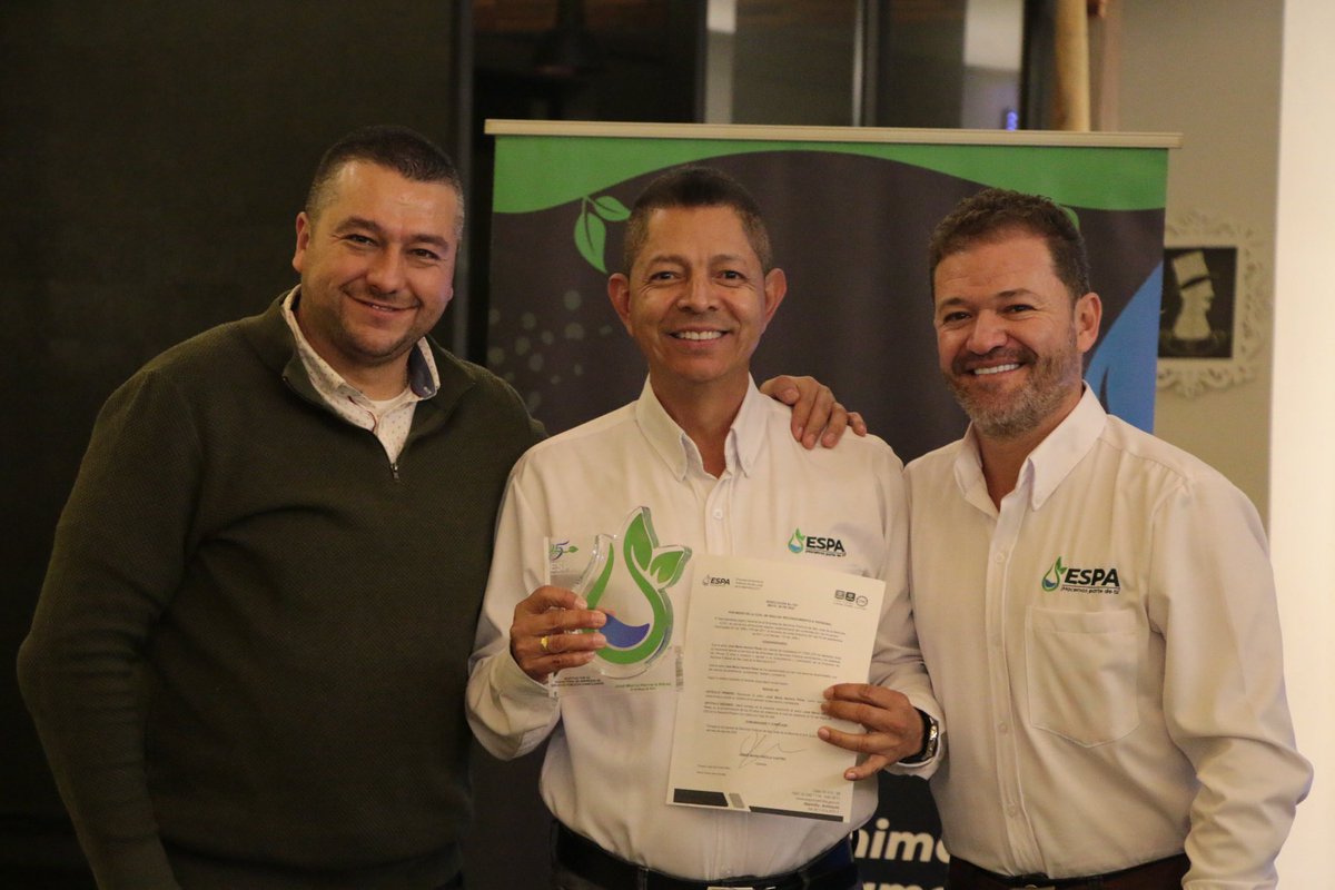 GildardoHurtado's tweet image. Hoy reafirmamos #NuestroCompromiso para que siga siendo de los marinillos, autónoma e independiente. 

Felices 25 años @espamarinilla 🎉 🎁