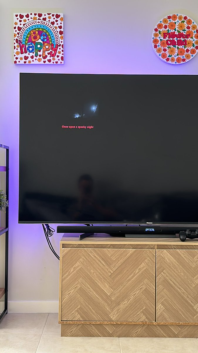 itsrsstrange's tweet photo. @ColdOnes your pumpkin carving video stuck on my tv screen like this, it may try to kill me soon https://t.co/oy6u3jD5sn
