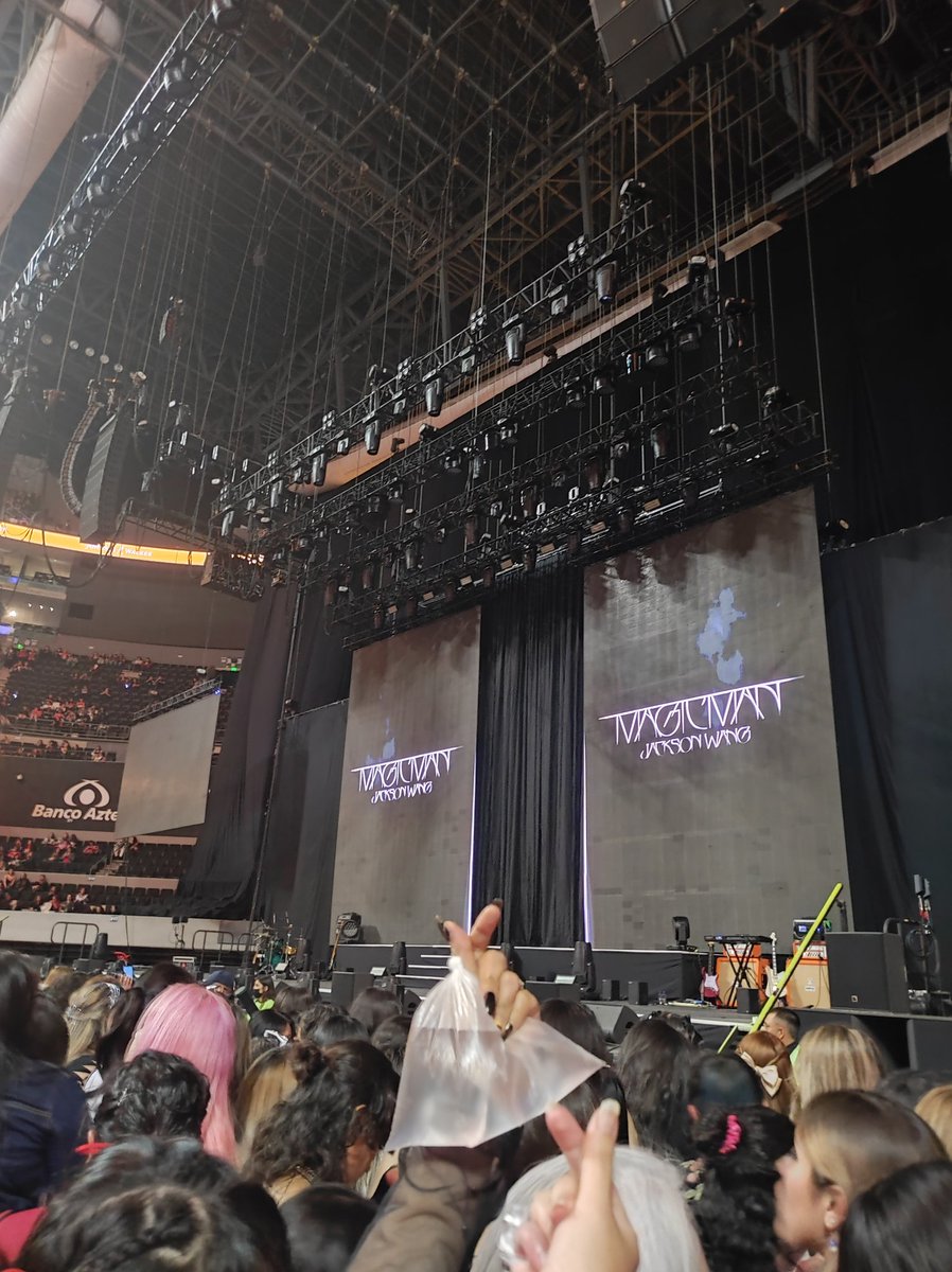 confis009's tweet photo. Thanks a lot @JacksonWang852 we really need water 💦 #MAGICMANWorldTour https://t.co/B7nvtlxkSW