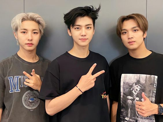 jae_min00na's tweet photo. día en el museo con mis amigos @Injunnie_Hwang @soyhaechanlee https://t.co/jlIAlnAT01