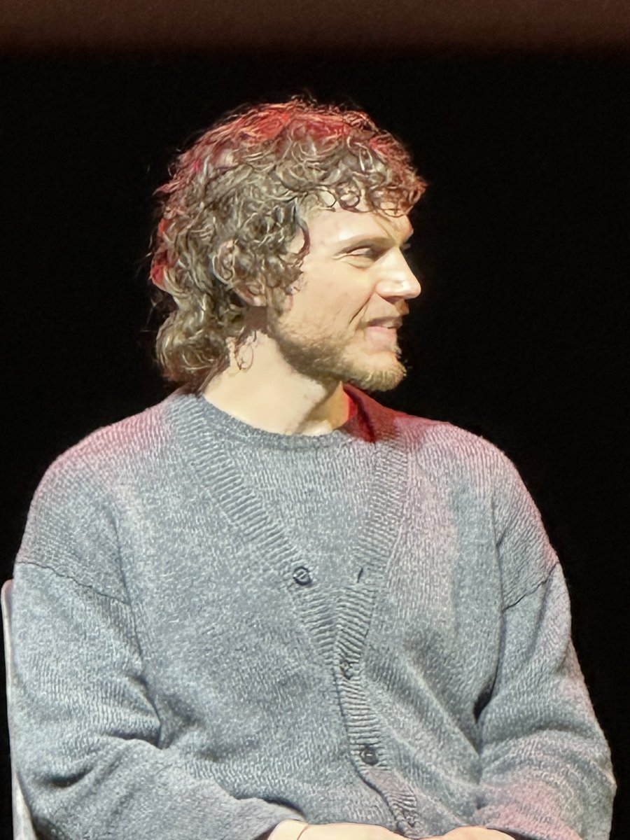 EvanPetersBR_'s tweet image. O sorrisinho 🥹 

Evan Peters no #NetflixFYSEE
