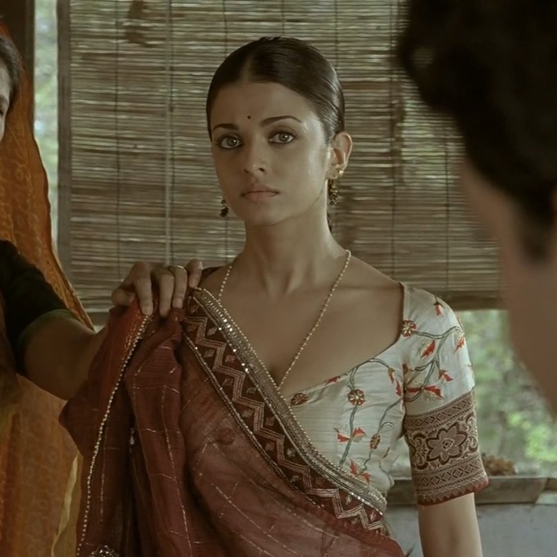theIunchbox's tweet photo. aishwarya rai in guru (2007) https://t.co/w0VLdbF1F5