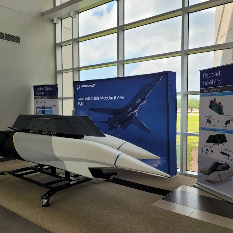 笑脸男人 on X: ""mock-up" pylon and missles of Boeing's load adaptable modular( LAM) https://t.co/8m4rw9Uu7s https://t.co/n21y94CO8d" / X
