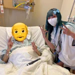 ノリの良いひいお祖父ちゃんと、ひ孫ちゃん。ダブルピースでひいお祖父ちゃんの余命が伸びた!