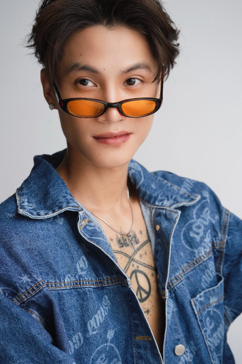 MadanFun's tweet image. #TARATIWATxYELLOWSKRT ออกซิงเกิลใหม่สุดป๊อปชวนให้ยิ้มตาม กับเพลง #ลักยิ้มรักแล้ว 😍
คลิก👉🏻 madan.fun/taratiwatyello…

#ลักยิ้มTARAxYELLOW #TARATIWAT #YELLOWSKRT #YSFentertainment @taratws @yellow_skrt