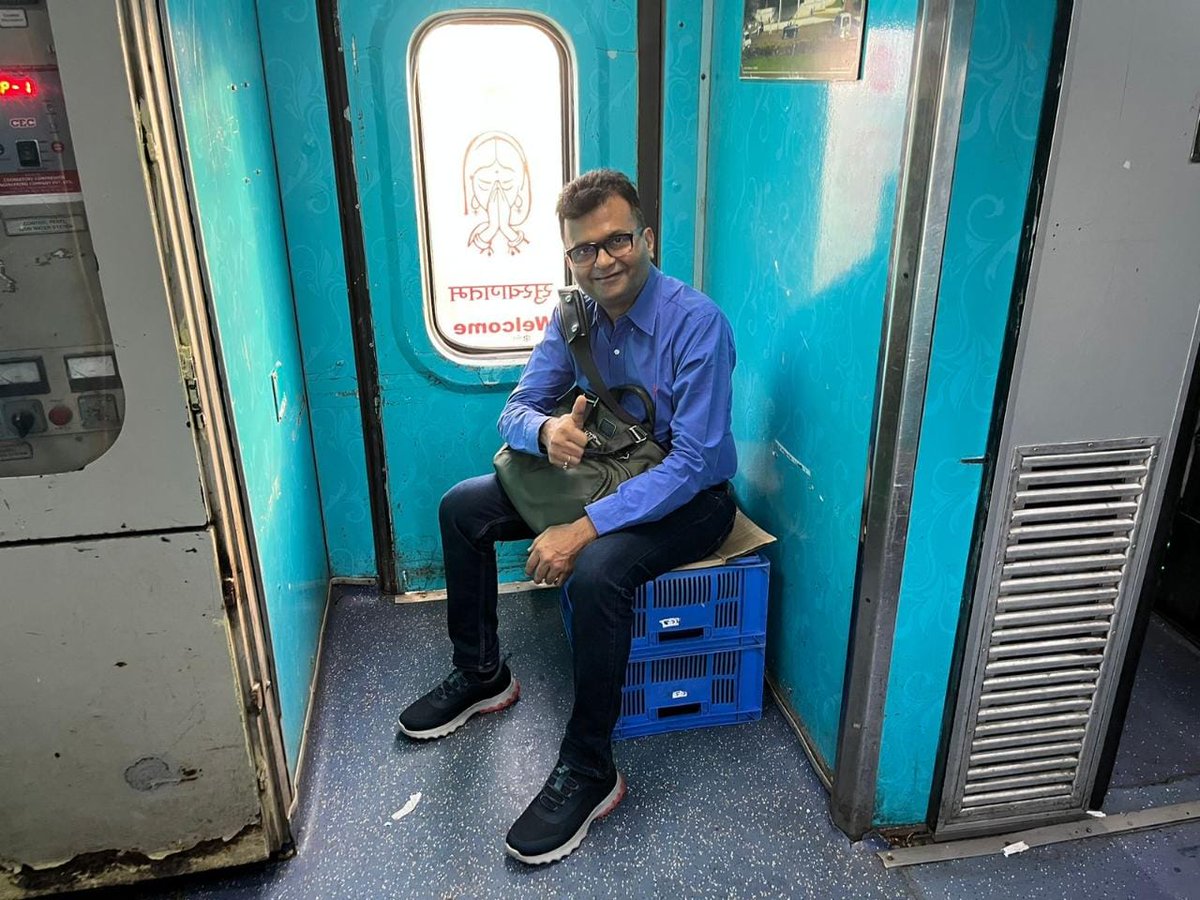 When a #commonman's ticket is not confirmed, he is forced to travel like this, sitting near the Exit & the lavatory. This was my unreserved #trainjourney after a long time 

I love train journeys, they are always fun and nostalgic 
 जिंदगी का सफर बस यूही चलता रहता है दोस्तो 🚆🧳