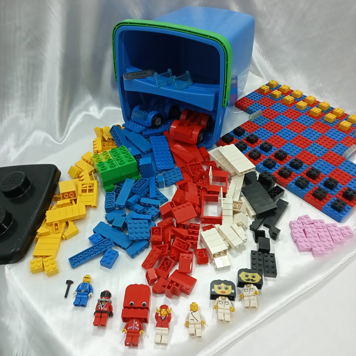 SenhoRFLipeeR's tweet photo. HAAA! ESTAS INCRÍVEIS PEÇAS DE LEGO!🧱✨ ELAS OFERECEM INFINITAS POSSIBILIDADES DE CRIATIVIDADE E DIVERSÃO DE CONSTRUÇÃO. VOSSA PESSOA SENDO UM ENTUSIASTA DE LEGO OU EM PROCURA DE UM NOVO HOBBY, ESTAS PEÇAS SÃO OBRIGATÓRIAS! #LEGO #BUILDINGBLOCKS #TOYBRICKS #LEGOART #CREATIVEPLAY https://t.co/bc8N1MgMZC