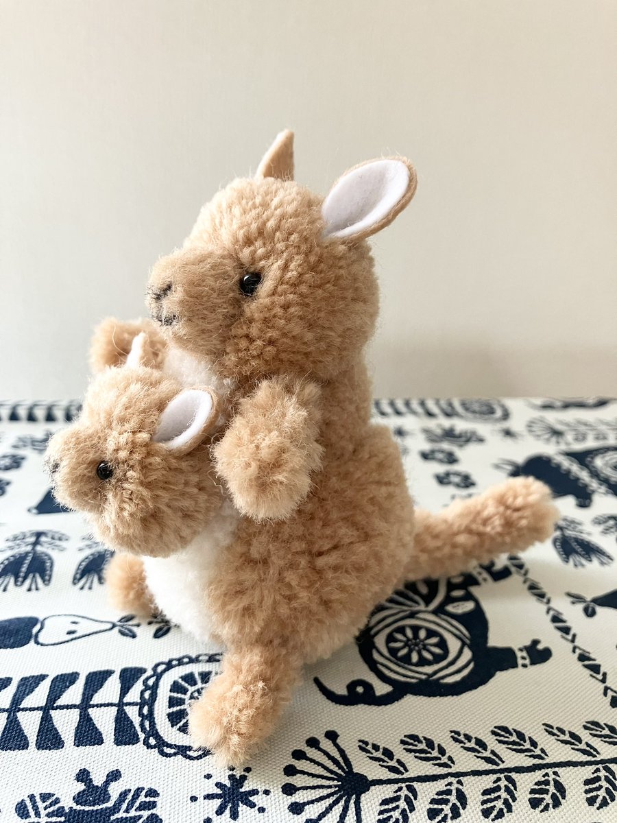 hiinari's tweet photo. カンガルー完成🦘
#カンガルー
#ぬいぐるみぽんぽん 
#trikotri https://t.co/gwMtY1VO3z