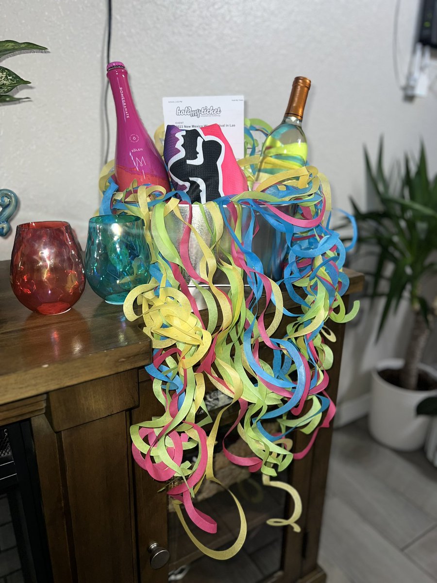 Magicxxxleo95's tweet photo. MY MOMMA IS PUTTING TOGETHER A FUNDRAISER RAFFLE FOR ONE OF HER GOOD FRIENDS SHE IS GOING TO RAFFLE A WINE BASKET AND TWO TICKETS TO THE WINE FESTIVAL THIS WEEKEND AND A FOX JERSEY OF YOUR CHOICE &amp; SIZE $10 A TICKET MESSAGE ME IF YOU WANT A SPOT !!

APPRECIATE ALL OF YOU🫶🏾🫶🏾🫶🏾 https://t.co/ZO7hmJlfwx