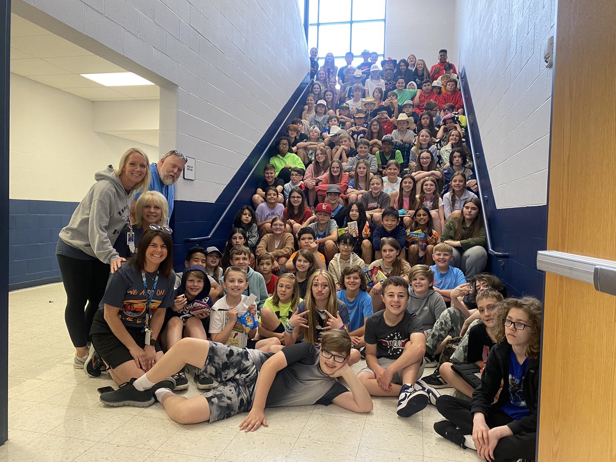 Team 6A Last day picture! 🥹