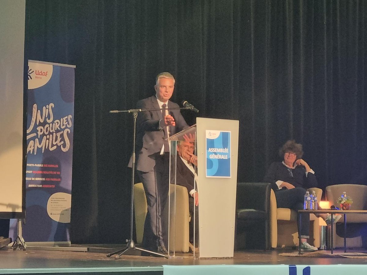 ChristianBruyen's tweet image. Clôture de l'AG de l'#Udaf51 par le Ministre des Solidarités @JCCOMBE. Le @DptMarne engagé dans la lutte contre l'isolement social aux côtés des acteurs de ce projet essentiel qui nécessite la mobilisation de tous. @mariedepaquy @Prefet51
@lise_magnier @BertrandCourot