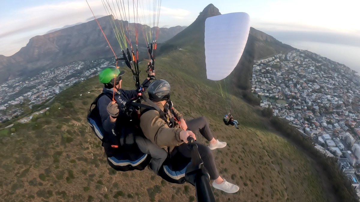 Sunset flight. Come Tandem Paragliding with us in Cape Town, we fly daily from Signal Hill. To book a flight WhatsApp or call us on: +27 625017847 #southafrica #capetown #tablemountain #signalhill #lionshead #paragliding #capetownadventures #capetownguide #instagramcapetown