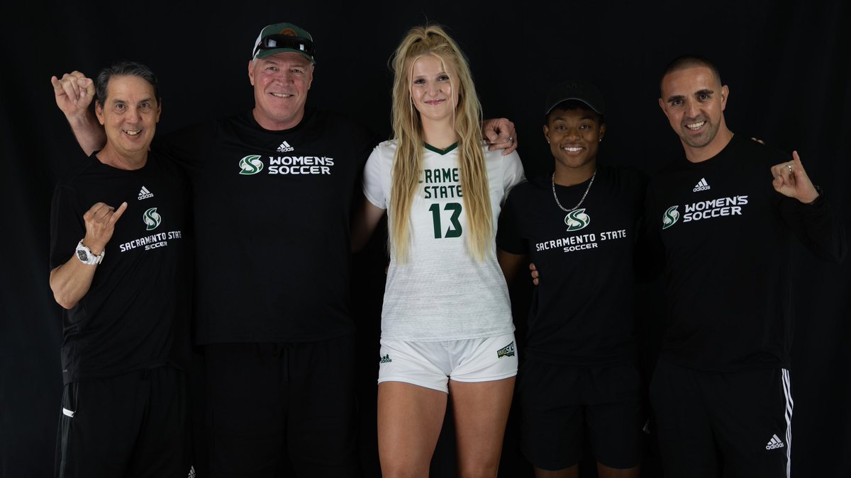 sydney sharts tweet media