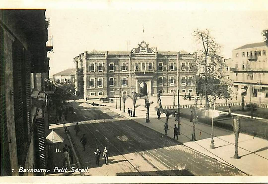 Le Petit Serail Place des cannons (AL-Burj), 1920s.
Source: Lebanon of our grandfathers 
Charbel Meer