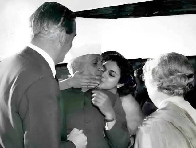 crazyritu's tweet photo. @INCIndia NehruJi in Thoughtful mood https://t.co/bo4PUby23r