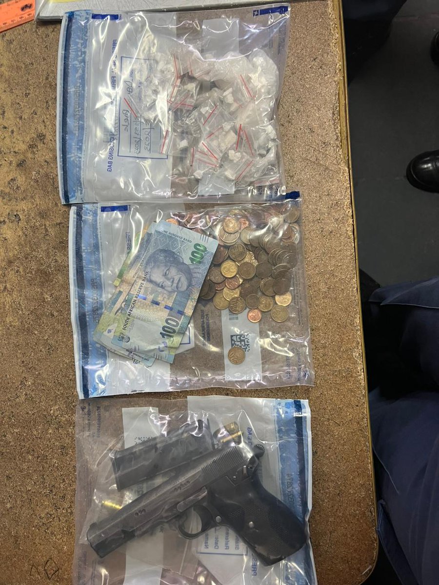 GAUTENG - Members of SAPS Dawn Park arrested a 36-year-old suspect on Wednesday, 24 May 2023 in Mapleton extension 10 for possession of an unlicensed firearm, ammunition and drugs.