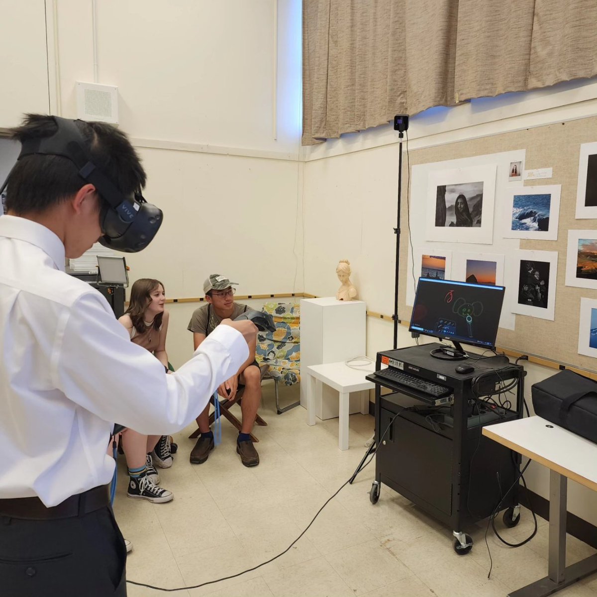 We had a great time at the Art Fest tonight! 
#goapollos #vr #tiltbrush