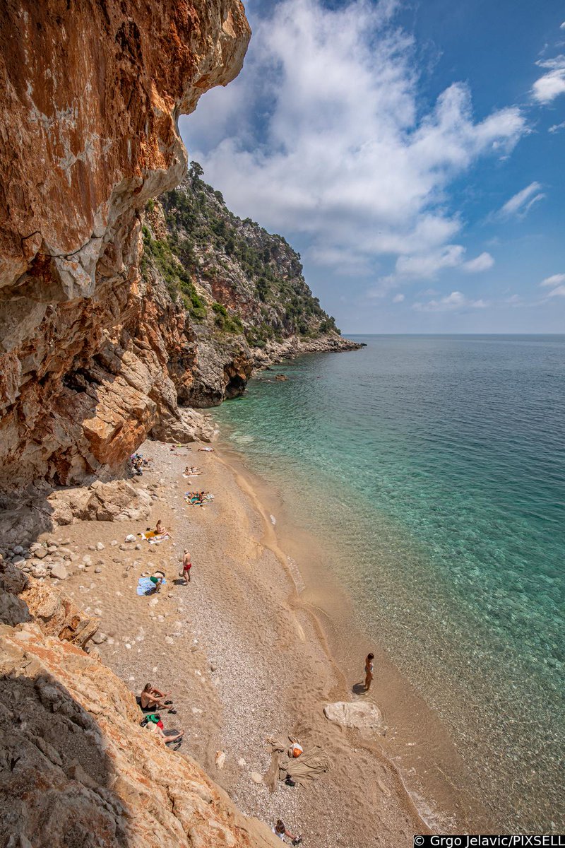 Dobro jutro / Good Morning / Guten Morgen 🌞 

📸 Grgo Jelavić/PIXSELL
#goodmorning #morning #caosvima #jutro #dobrojutro #Travel  #PHOTOS #PhotographyIsArt #photoofthedays #Croatia #plaza #beach #summer  #konavle