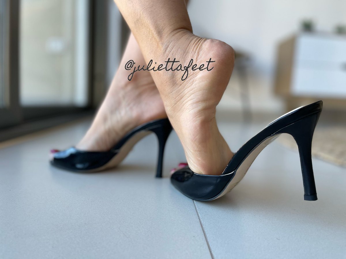 Julietta Feet on Twitter: "Mis preciosas y sexys Mules negras BCBG…más