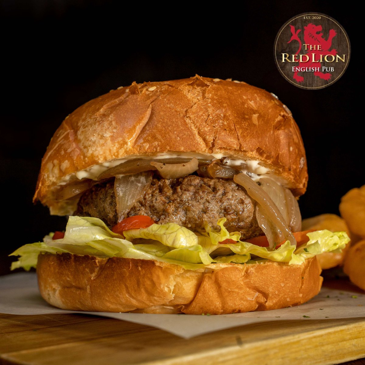 Craving the juiciest burgers in town? Look no further! Red Lion Sukhumvit Soi 13 has you covered. #BurgerLovers