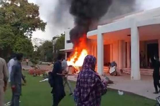 DunyaNews's tweet photo. جناح ہاؤس جلاؤ گھیراؤ : سابق آئی جی سندھ و پنجاب ضیاءالحسن کا بیٹاگرفتار #FormerIG #Sindh #Arrest #Jinnahhouse https://t.co/SNbTPOoLFd https://t.co/EuZ6Xa81fR