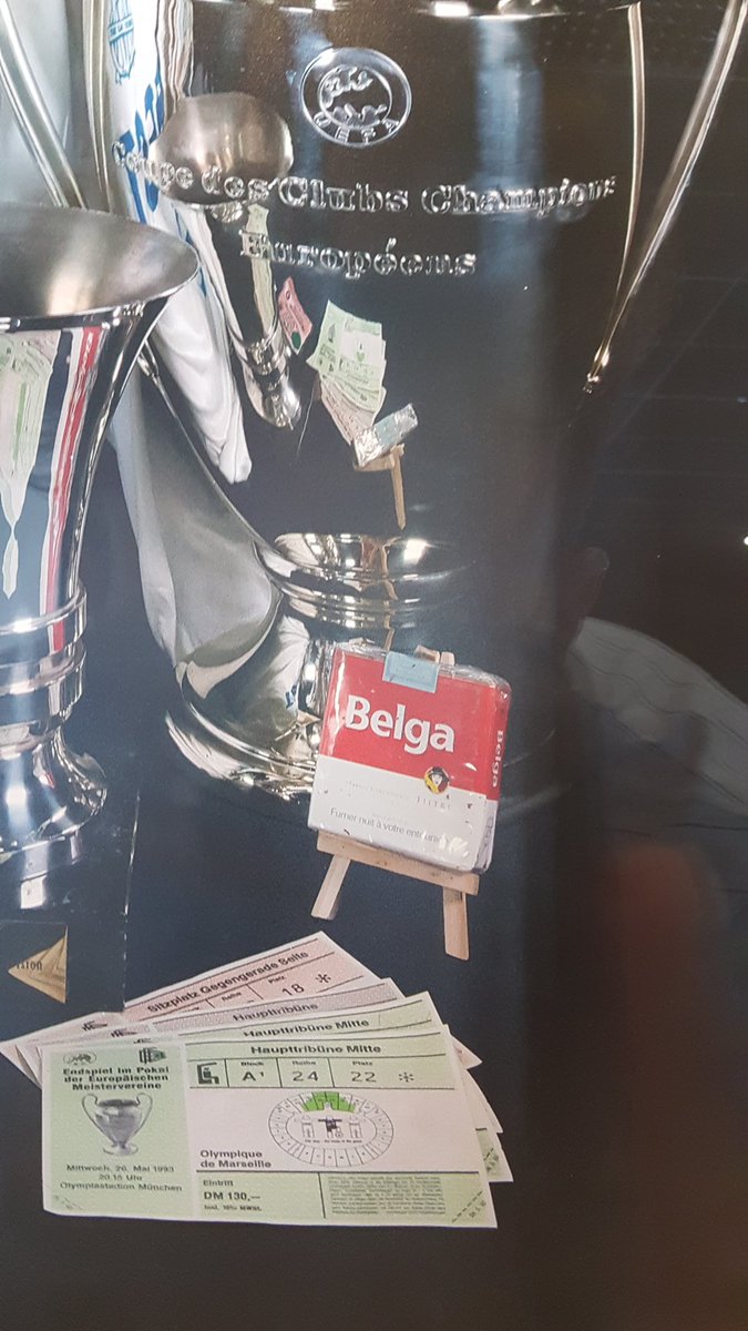 BSchelstraete's tweet photo. 30 jaar @ChampionsLeague 🏆

@OM_Officiel eert op een subtiele manier onze #RaymondGoethals. 

De @orangevelodrome heeft geen museum, wel per periode een wand.  

Deze van ‘Les années de gloire’ bevat een subtiele verwijzing naar ‘Den Tuveneir’. 🚬⚽️🪄 https://t.co/4qJYI5Csj5