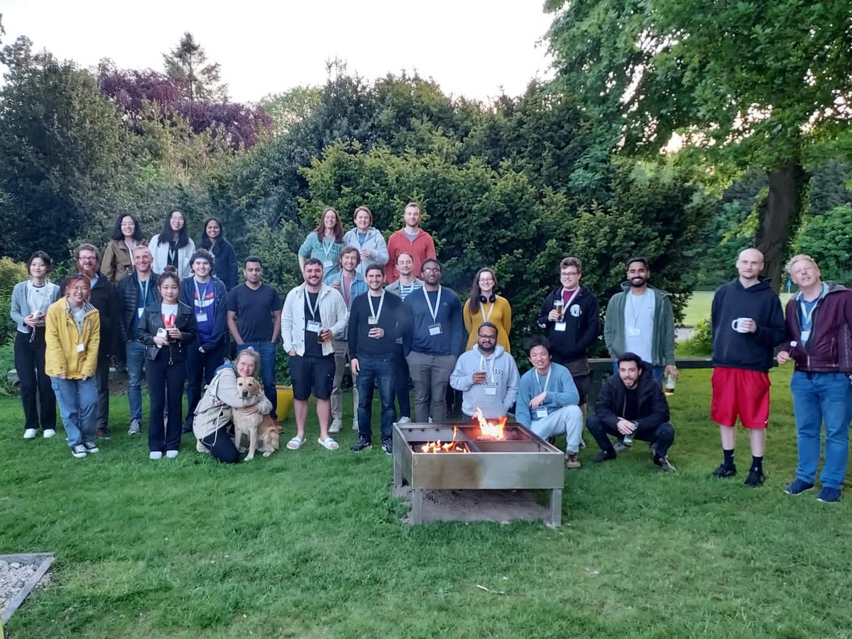 Here's a few of us from <a href="/iggiphd/">iGGi PhD</a> at The Hayes writing retreat with fellow CDTs <a href="/QMUL_MAT/">Media and Arts Tech</a> and <a href="/centre_digi_ent/">CDE</a> - winding down after a day of focused work!