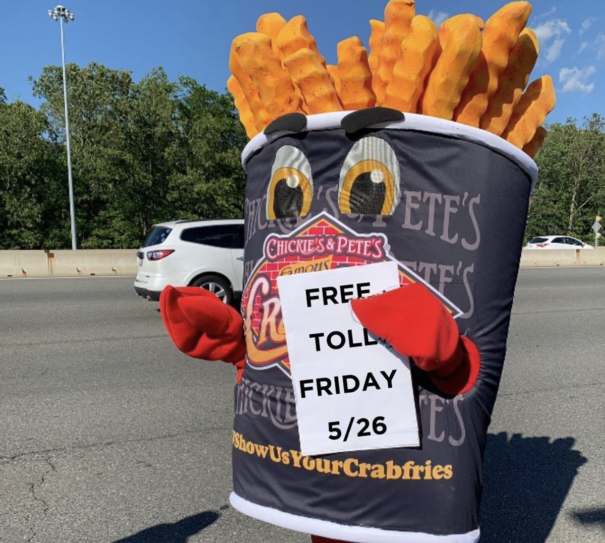 If you’re traveling to the beach on the AC Expressway today… free tolls from 5-6pm & free crabfries at the Farley Plaza thanks to @ChickiesnPetes 🍟 @CBSPhiladelphia