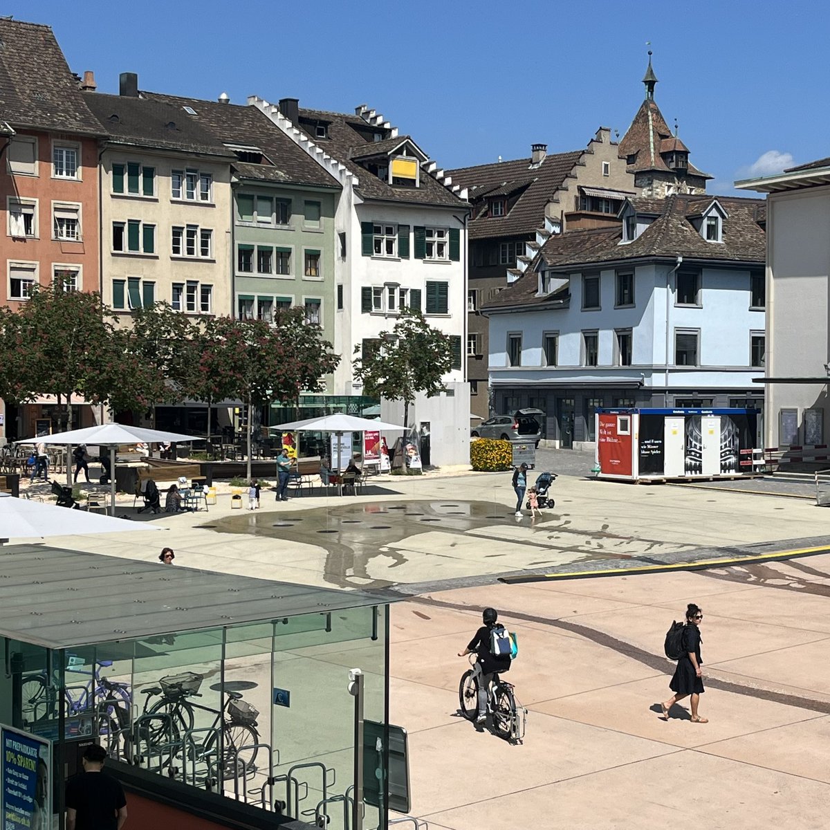 spitzworld's tweet image. #Springbrunnen auf dem #Herrenacker läuft. Schaffhuuse, mir gfallsch. ❤️