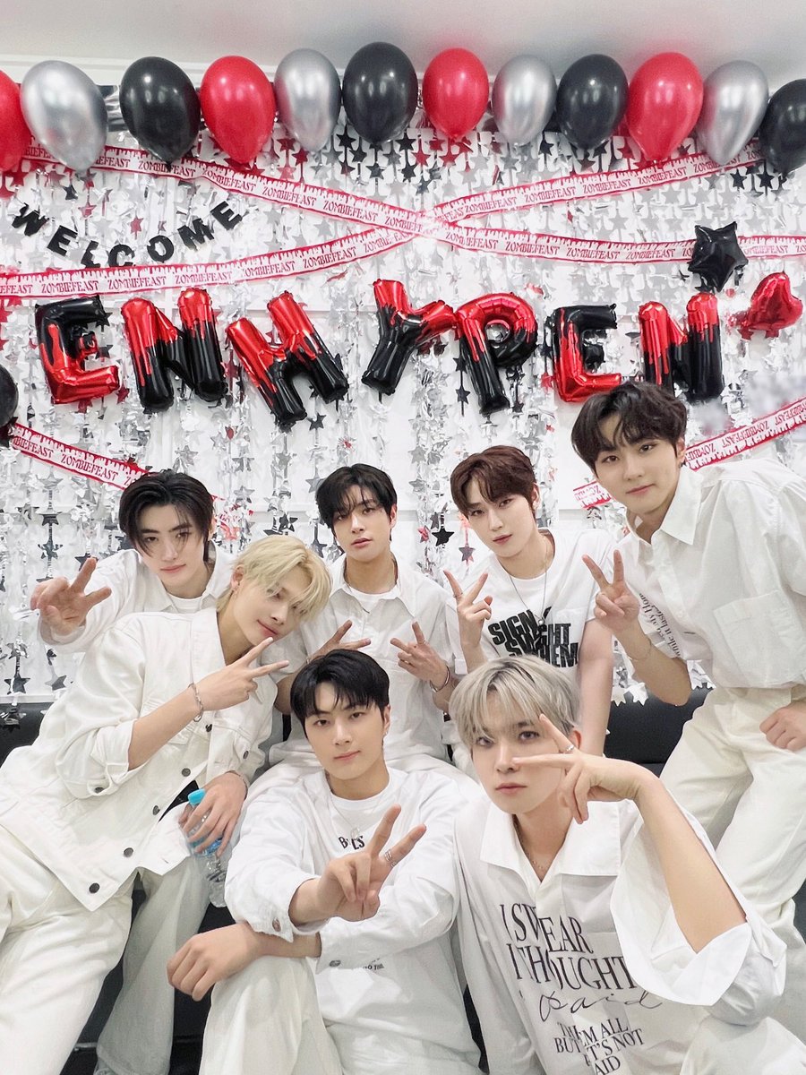 ENHYPEN's tweet image. [#오늘의ENHYPEN] 엔진들의 사랑 위로 쌓여가는 추억🤍 오늘도 함께할 수 있어 너무 행복했어요! #230526 @ 뮤직뱅크