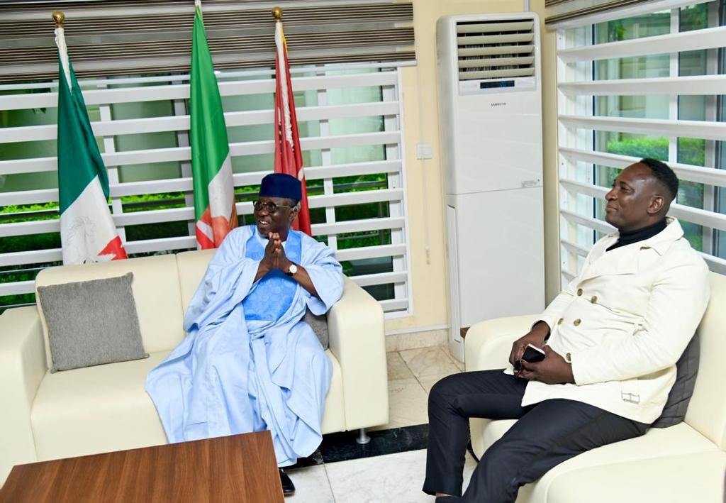 PROPHETJ_OMOTO's tweet photo. Snr. Prophet Jeremiah Omoto Fufeyin pays a courtesy visit to the former Governor of Nassarawa State, Senator Dr. Umaru Tanko Al-Makura
#prophetjeremiahomoto #prophetjeremiahgeneration #MercyTV https://t.co/5u7uT4e16g