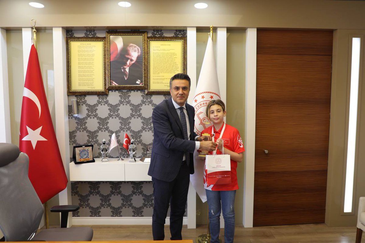 Antalya İl Millî Eğitim Müdürlüğü (@antalyamem07) on Twitter photo ♟️Özel Antalya Maya Ortaokulu öğrencimiz Hayri Beyhun Şenel, Türkiye Satranç Federasyonu Uluslararası faaliyet programı, 2023 Avrupa Okullar Şampiyonası, 13 yaş genel kategorisinde 🥇1. olarak Avrupa Şampiyonu olmuştur. Öğrencimizi tebrik ediyoruz👏
<a href="/tcmeb/">Millî Eğitim Bakanlığı</a> <a href="/emre_caliskan/">Emre Çalışkan</a> ♟️Özel Antalya Maya Ortaokulu öğrencimiz Hayri Beyhun Şenel, Türkiye Satranç Federasyonu Uluslararası faaliyet programı, 2023 Avrupa Okullar Şampiyonası, 13 yaş genel kategorisinde 🥇1. olarak Avrupa Şampiyonu olmuştur. Öğrencimizi tebrik ediyoruz👏
<a href="/tcmeb/">Millî Eğitim Bakanlığı</a> <a href="/emre_caliskan/">Emre Çalışkan</a>
