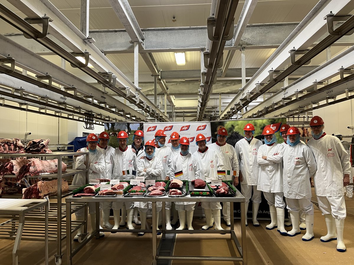 Bordbia's tweet image. Bord Bia welcomed 16 chefs from its German and Swiss Chefs&apos; Irish Beef Club (#CIBC) chapters to Ireland. 🇮🇪🇩🇪🇨🇭

They explored Irish suckler beef farming and production, given the demand for ethically produced and naturally raised meat in Germany and Switzerland.

#OriginGreen