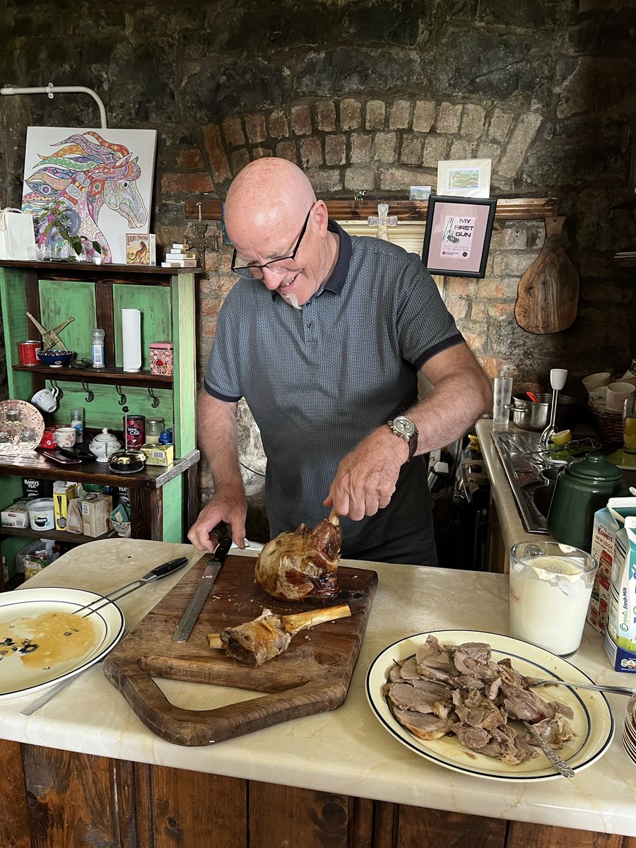 Bordbia's tweet image. Bord Bia welcomed 16 chefs from its German and Swiss Chefs&apos; Irish Beef Club (#CIBC) chapters to Ireland. 🇮🇪🇩🇪🇨🇭

They explored Irish suckler beef farming and production, given the demand for ethically produced and naturally raised meat in Germany and Switzerland.

#OriginGreen