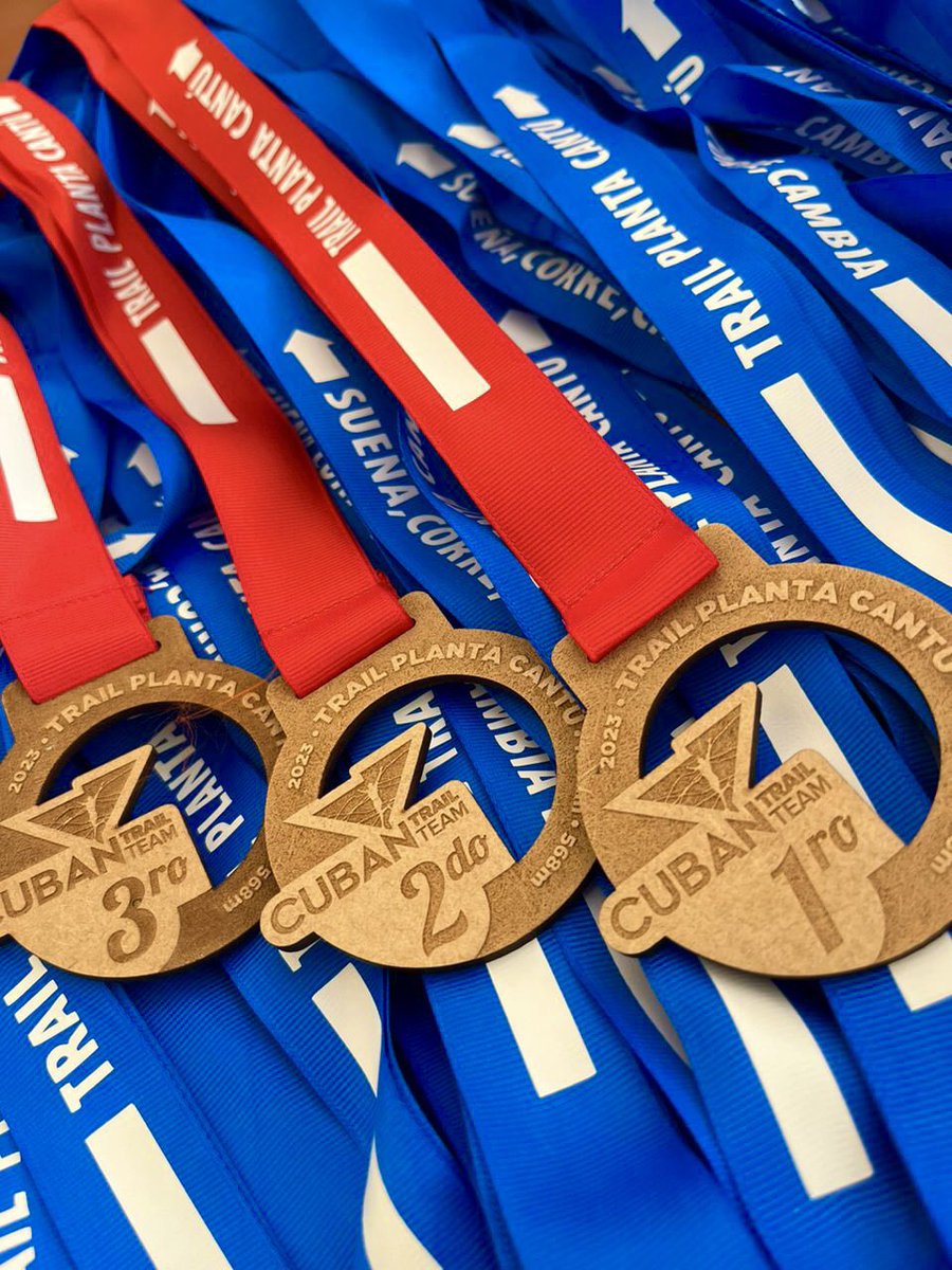 ¡Ya estamos a tope! 

⛰️ La combinación de la naturaleza, la superación personal y la adrenalina de correr por estos senderos genera una gran emoción.

💕Aquí las medallas del ❤️

💜 SUEÑA, CORRE, CAMBIA 

#plantacantu #trail #running #corredor
