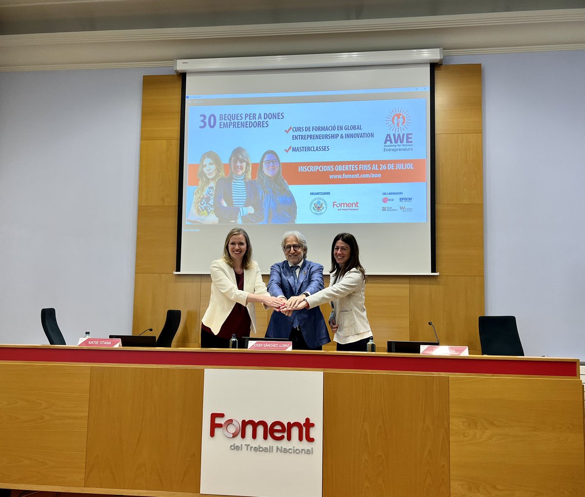USConsulateBCN's tweet image. 🌟Torna Academy for Women Entrepreneurs #AWEnergized! Avui presentem amb @FomentTreball la 3a edició a Catalunya del programa de formació per a dones emprenedores de l’@statedept. L’objectiu és donar visibilitat i oportunitats a les emprenedores i connectar-les als EUA. #AWESpain